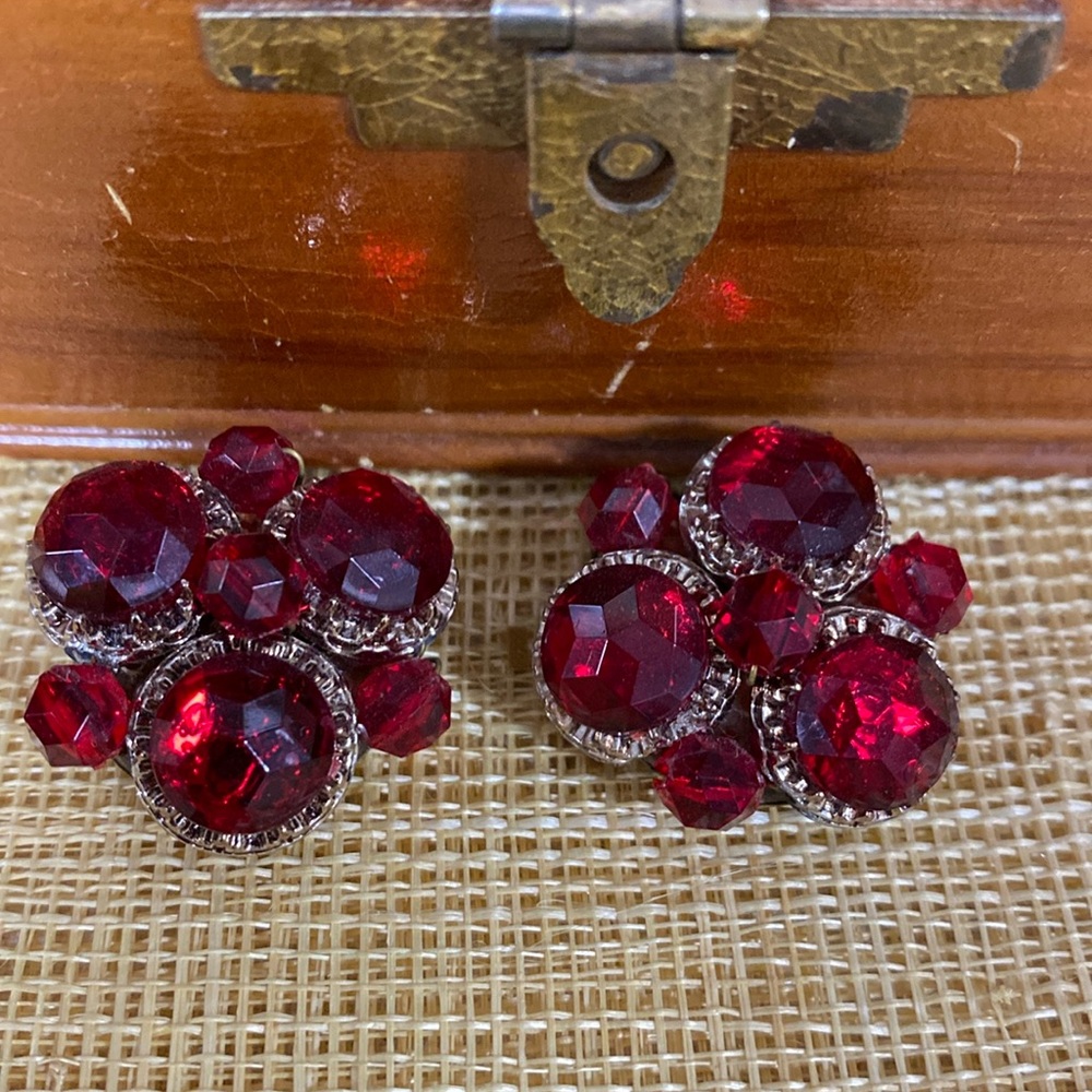 vintage earrings red faceted glass rhinestones western germany gold tone